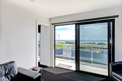 Burnie By The Bay Apartments - Sunshine Coast Tourism 5