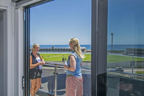 Burnie By The Bay Apartments - Sunshine Coast Tourism 3