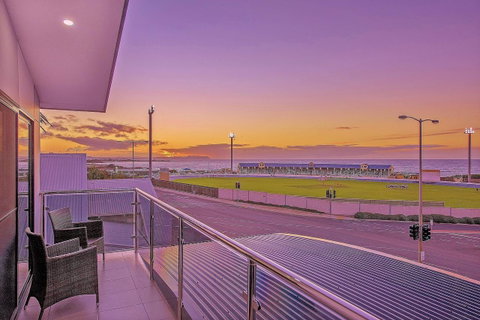 Burnie By The Bay Apartments - Sunshine Coast Tourism 12