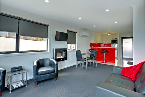 Burnie By The Bay Apartments - Sunshine Coast Tourism 6