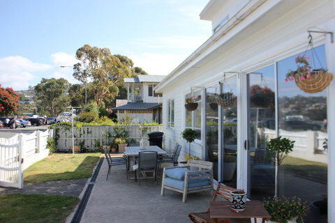The Ultimate Beach House - Sunshine Coast Tourism 11