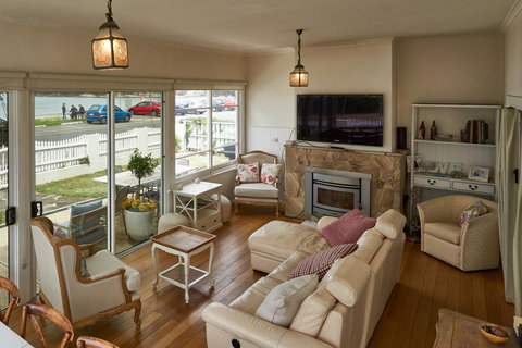 The Ultimate Beach House - Sunshine Coast Tourism 3