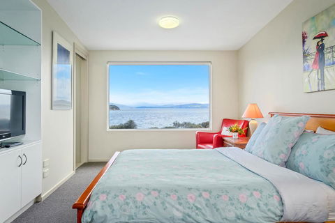 Manfield Seaside Bruny Island - Sunshine Coast Tourism 0