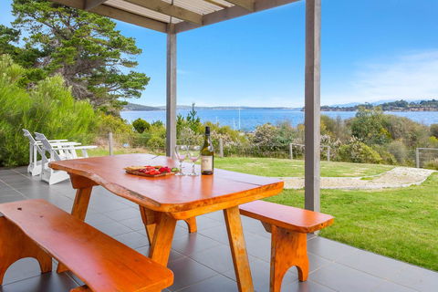 Manfield Seaside Bruny Island - Sunshine Coast Tourism 7