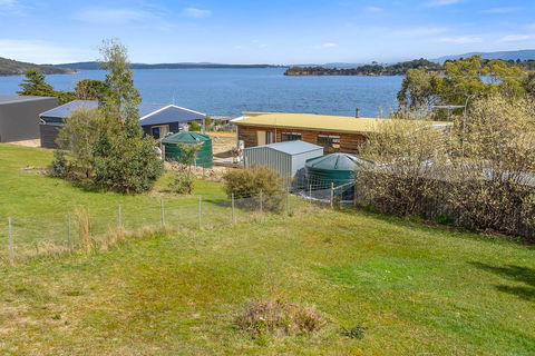 Omaroo Cottage Bruny Island - Sunshine Coast Tourism 13