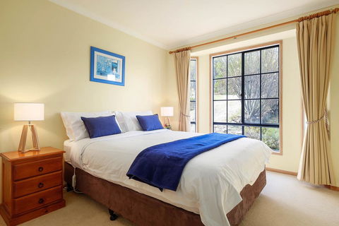 Omaroo Cottage Bruny Island - Sunshine Coast Tourism 9