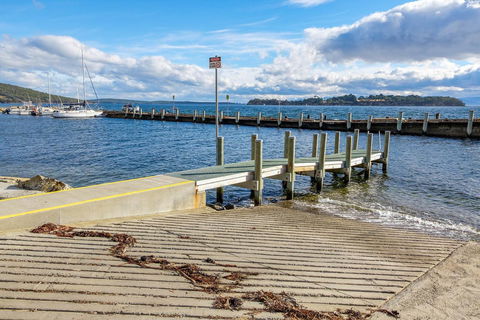 Omaroo Cottage Bruny Island - Sunshine Coast Tourism 15