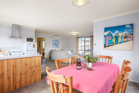 Omaroo Cottage Bruny Island - Sunshine Coast Tourism 7