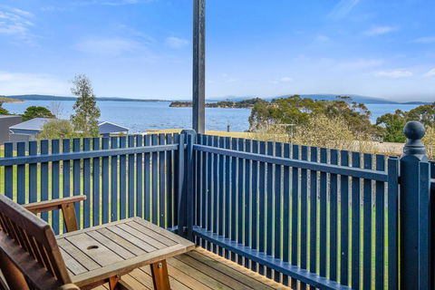 Omaroo Cottage Bruny Island - Sunshine Coast Tourism 2