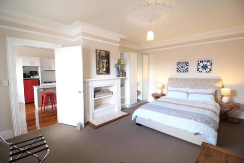 Trinity Hill Apartments - Sunshine Coast Tourism 21