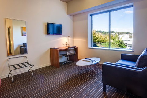 Mantra Charles Hotel - Sunshine Coast Tourism 21