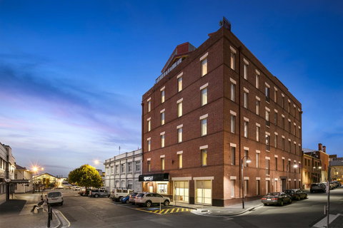 Hobart Waterfront Apartments - Sunshine Coast Tourism 4