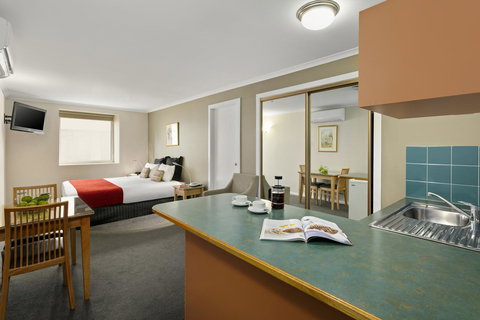Hobart Waterfront Apartments - Sunshine Coast Tourism 0