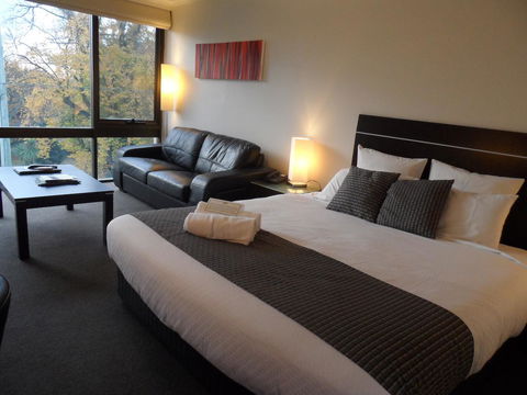 Commodore Regent - Sunshine Coast Tourism 0