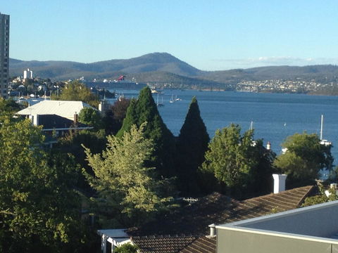 Reflections On The Bay - Holiday Sunshine Coast 9