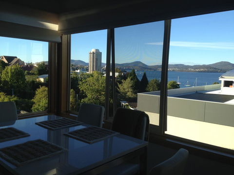 Reflections On The Bay - Holiday Sunshine Coast 8