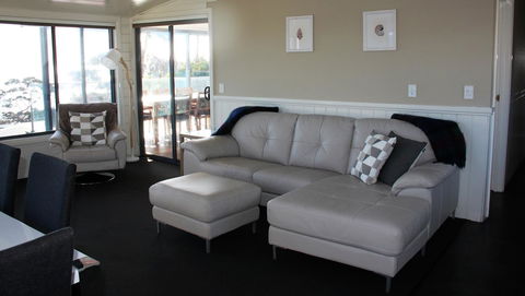 SEA EAGLE COTTAGE Amazing Views Of Bay Of Fires - Holiday Sunshine Coast 5