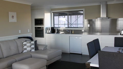SEA EAGLE COTTAGE Amazing Views Of Bay Of Fires - Holiday Sunshine Coast 23