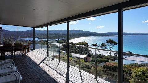 SEA EAGLE COTTAGE Amazing Views Of Bay Of Fires - Holiday Sunshine Coast 0