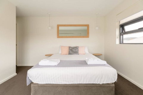 Kangaroo Bay Apartments - Sunshine Coast Tourism 24