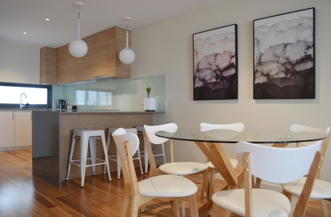 Kangaroo Bay Apartments - Sunshine Coast Tourism 1