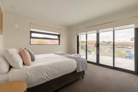 Kangaroo Bay Apartments - Sunshine Coast Tourism 28