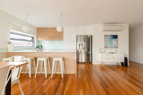 Kangaroo Bay Apartments - Sunshine Coast Tourism 0