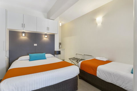Motel 429 - Sunshine Coast Tourism 5