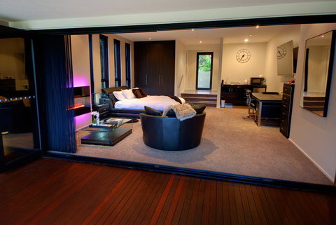 Amare Beachside Luxury - Holiday Sunshine Coast 18