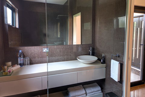 Amare Beachside Luxury - Holiday Sunshine Coast 15