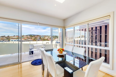Bellerive Marina View Apartments NO 27 - Sunshine Coast Tourism 1
