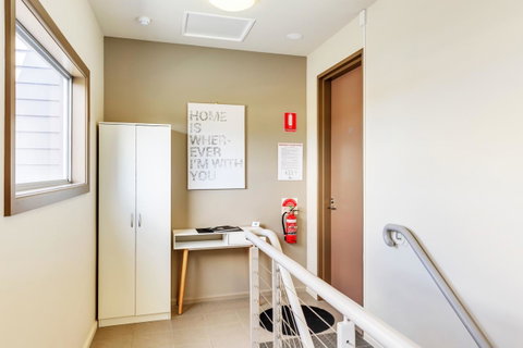 Bellerive Marina View Apartments NO 27 - Sunshine Coast Tourism 18