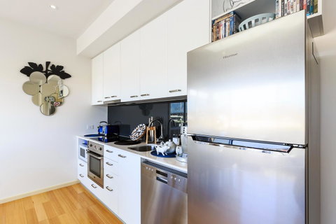 Bellerive Marina View Apartments NO 27 - Sunshine Coast Tourism 14