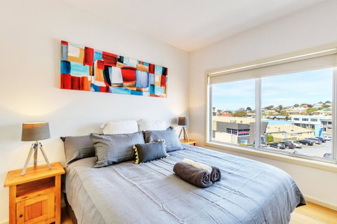 Bellerive Marina View Apartments NO 27 - Sunshine Coast Tourism 4