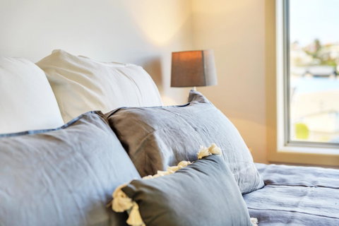 Bellerive Marina View Apartments NO 27 - Sunshine Coast Tourism 6