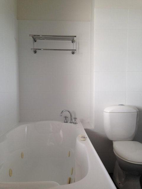 Auldington Hotel - Sunshine Coast Tourism 44