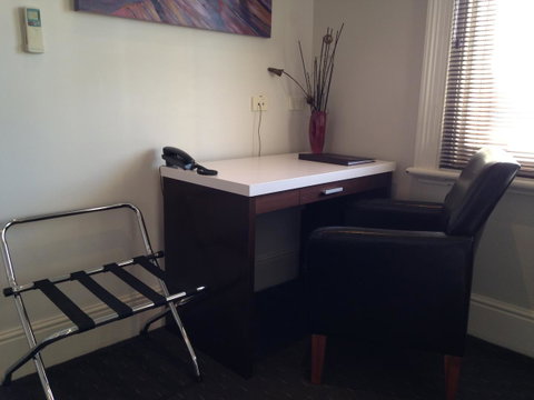 Auldington Hotel - Sunshine Coast Tourism 19