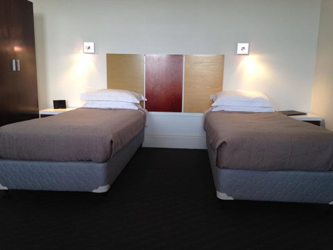 Auldington Hotel - Sunshine Coast Tourism 22