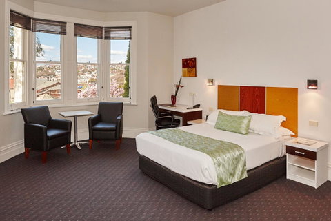 Auldington Hotel - Sunshine Coast Tourism 3