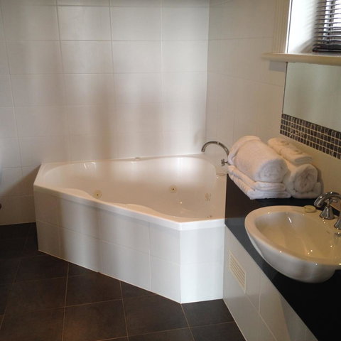 Auldington Hotel - Sunshine Coast Tourism 20