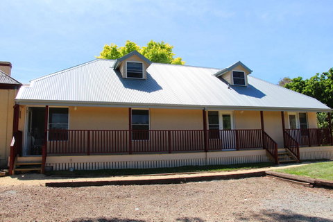 Richmond Coachmans Rest - Sunshine Coast Tourism 1