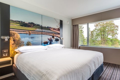 Hotel Launceston - Sunshine Coast Tourism 2
