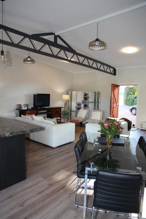 The WeareHouse In Deloraine - Sunshine Coast Tourism 29
