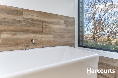 The WeareHouse In Deloraine - Sunshine Coast Tourism 18