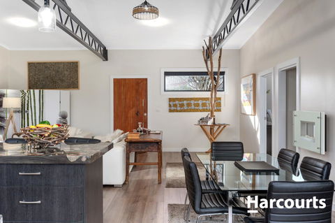 The WeareHouse In Deloraine - Sunshine Coast Tourism 8