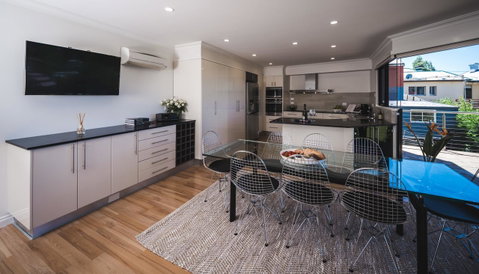 Russell House - Sunshine Coast Tourism 24