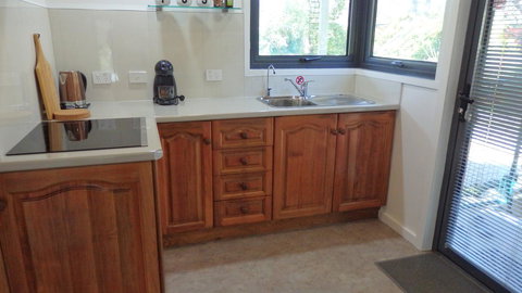 Karoola Cottage Self Contained - Sunshine Coast Tourism 5