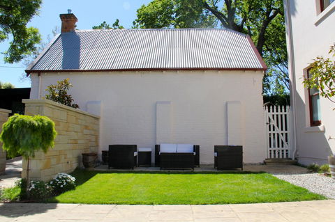 Old Bishop\'s Quarters Heritage, Modern & Unique Accommodation - Holiday Sunshine Coast 14