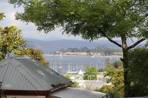 Old Bishop\'s Quarters Heritage, Modern & Unique Accommodation - Holiday Sunshine Coast 9