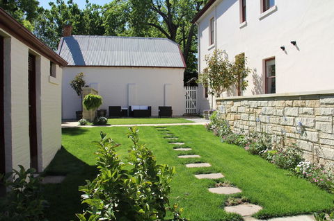Old Bishop\'s Quarters Heritage, Modern & Unique Accommodation - Holiday Sunshine Coast 20